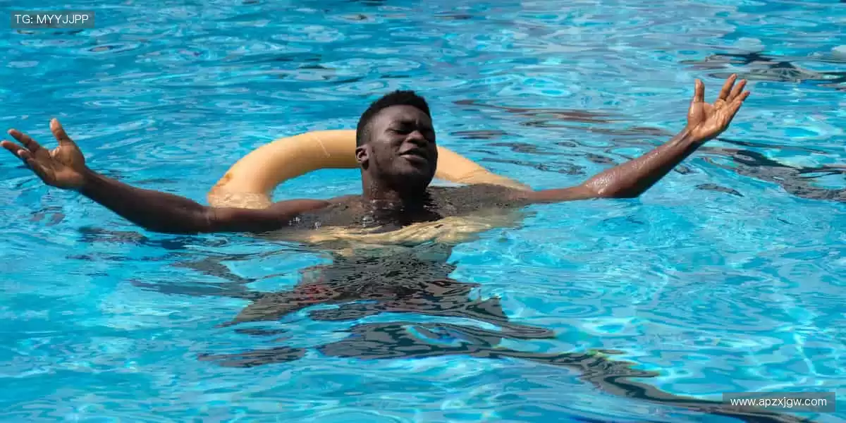 🌟 球星同款周边，把热爱穿在身上，戴在腕间！👕